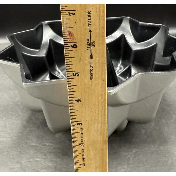 Nordic Ware USA Cast Aluminum Non-Stick Silver Black 10 Cup Star Bundt Cake Pan - Picture 5 of 5